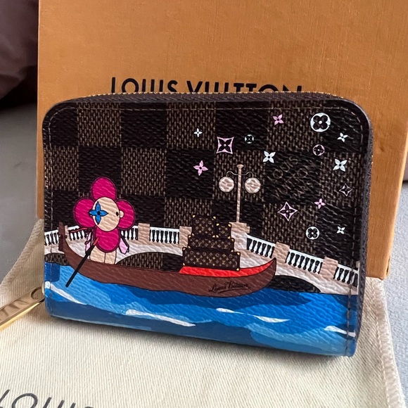 Louis Vuitton Vivienne Small Zippy Wallet - Picture 3 of 9